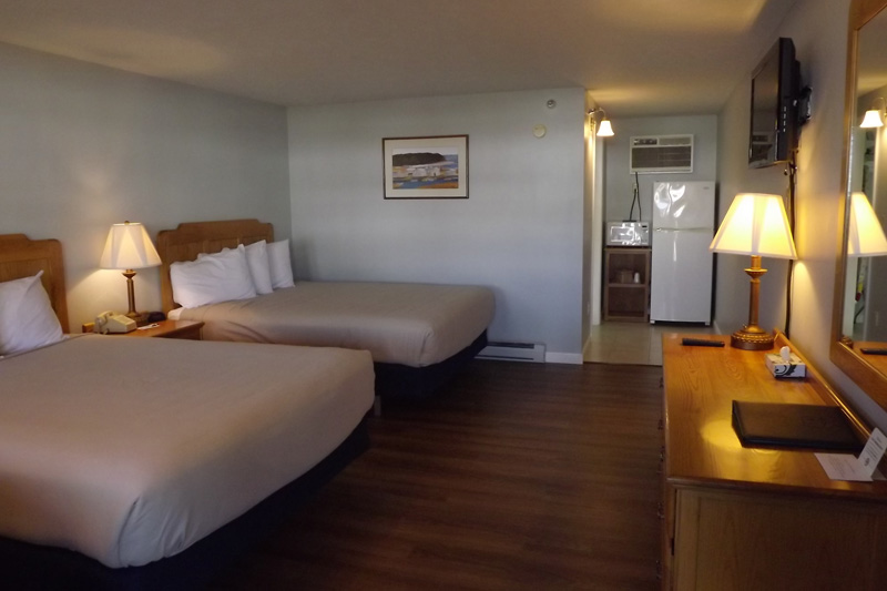 A Room at the Mariner Resort Motel